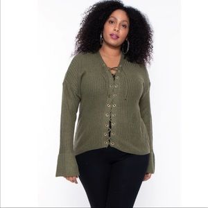 Curvy sense sweater